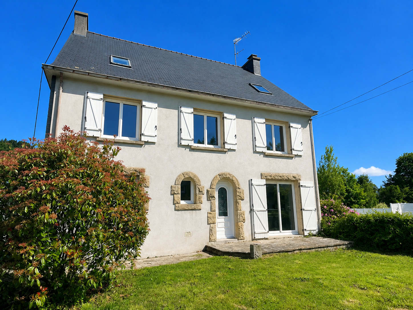 Exclusivité Agence , Centre ville à Pieds Pour Généreuse Traditionnelle ( 200m²)  Rénovée Avec Double Garage & Jardin