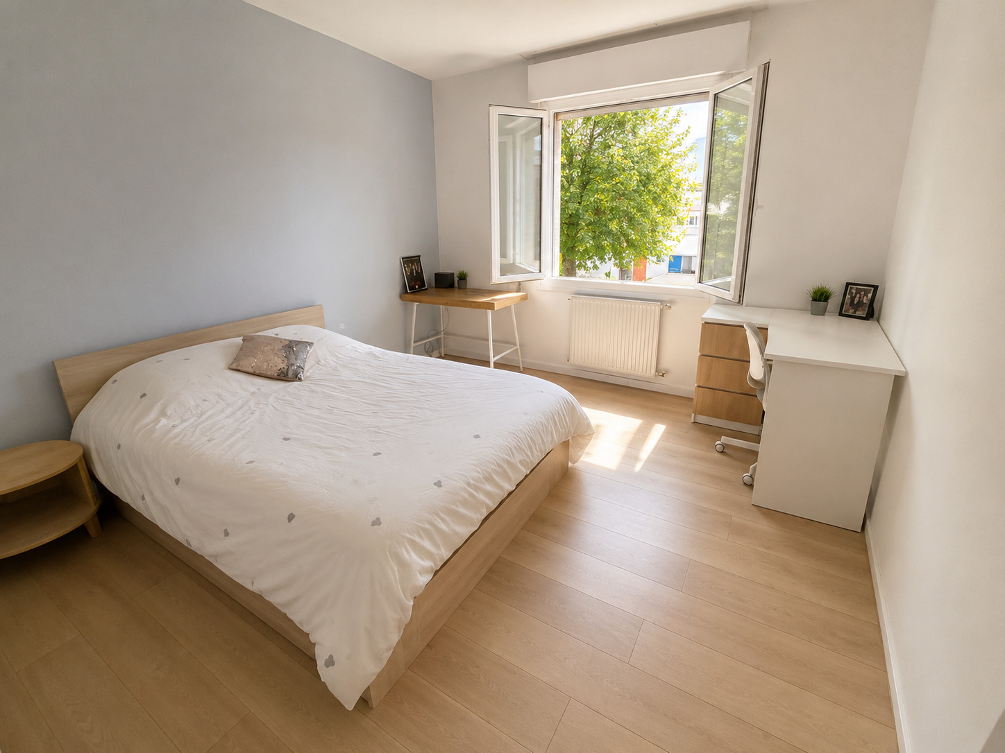 Exclusivité Agence , Centre ville à Pieds Pour Généreuse Traditionnelle ( 200m²)  Rénovée Avec Double Garage & Jardin