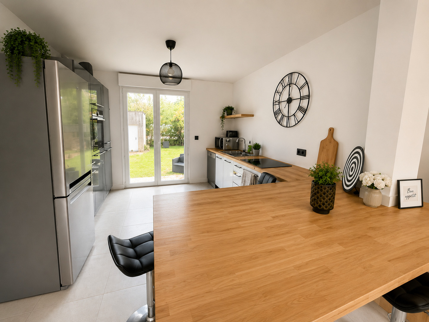 Exclusivité Agence , Centre ville à Pieds Pour Généreuse Traditionnelle ( 200m²)  Rénovée Avec Double Garage & Jardin