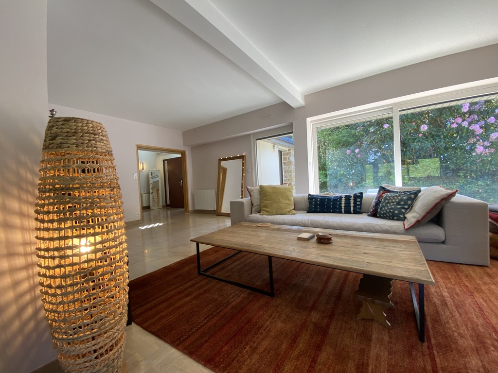 A Louer. Libre en Août 2026. Maison MEUBLÉE. 5 chambres, surface de 211 m² avec Jardin !