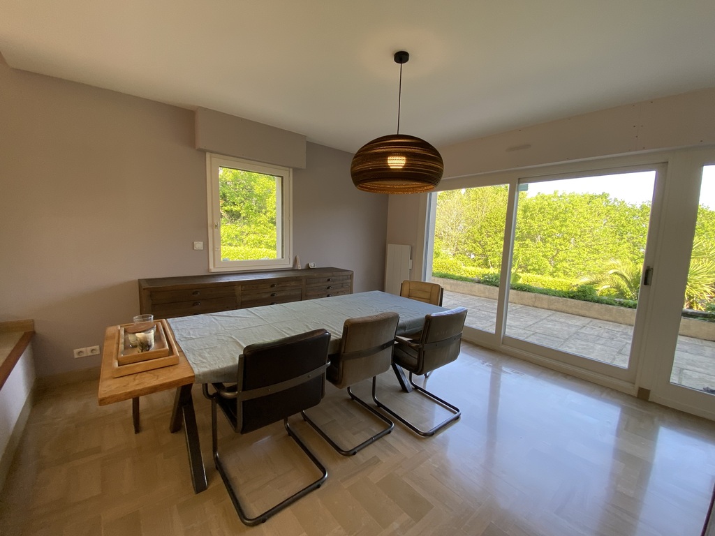 A Louer. Libre en Août 2026. Maison MEUBLÉE. 5 chambres, surface de 211 m² avec Jardin !