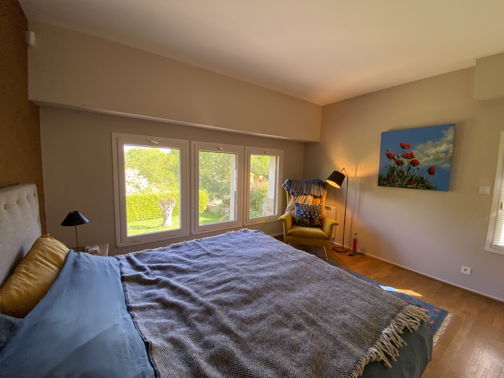 A Louer. Libre en Août 2026. Maison MEUBLÉE. 5 chambres, surface de 211 m² avec Jardin !