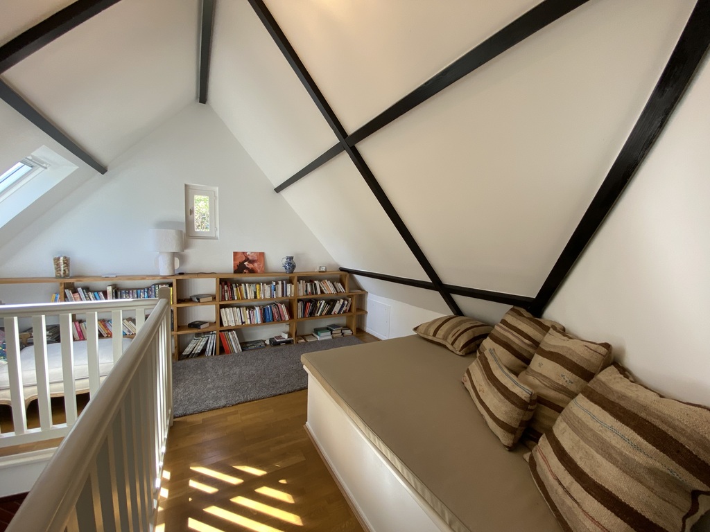 A Louer. Libre en Août 2026. Maison MEUBLÉE. 5 chambres, surface de 211 m² avec Jardin !