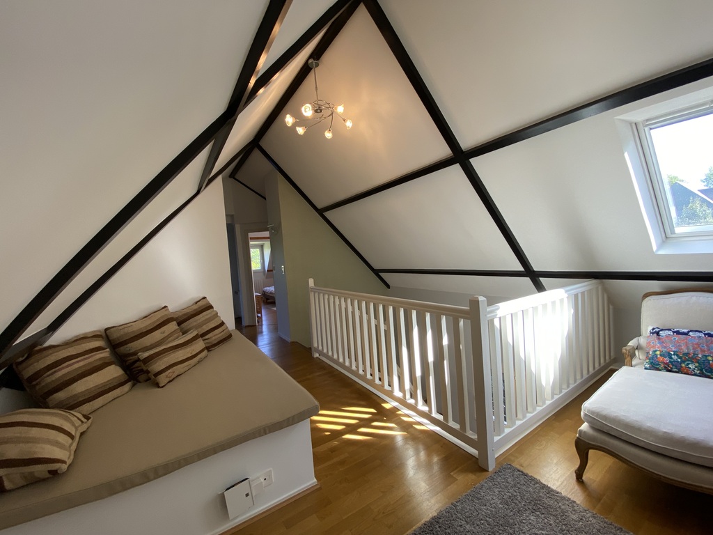 A Louer. Libre en Août 2026. Maison MEUBLÉE. 5 chambres, surface de 211 m² avec Jardin !
