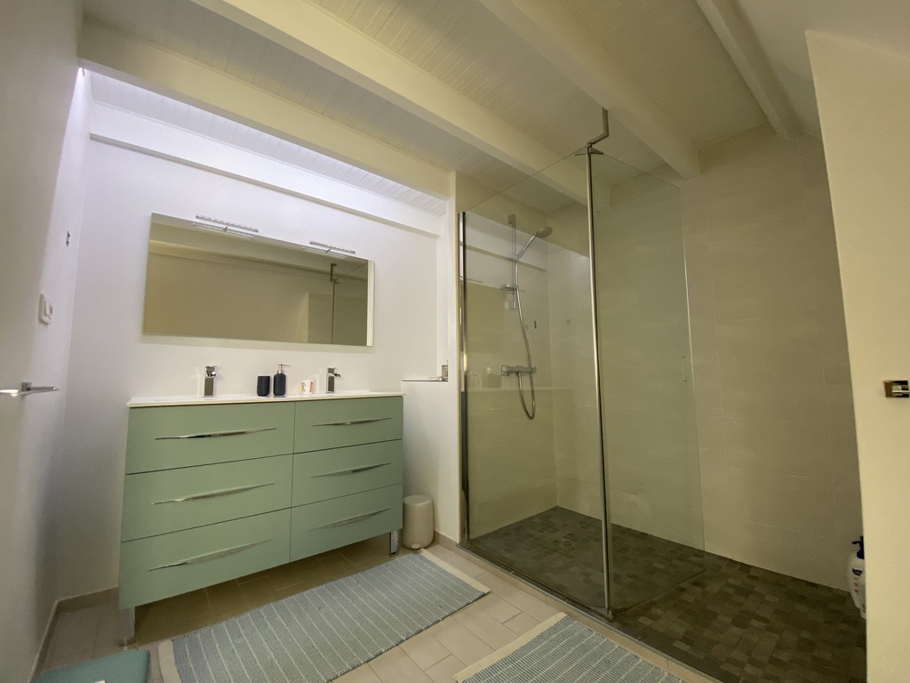 A Louer. Libre en Août 2026. Maison MEUBLÉE. 5 chambres, surface de 211 m² avec Jardin !