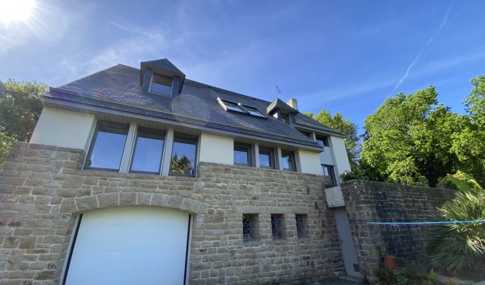 A Louer. Libre en Août 2026. Maison MEUBLÉE. 5 chambres, surface de 211 m² avec Jardin !