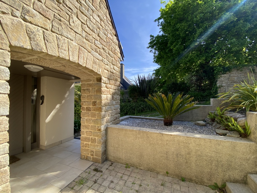 A Louer. Libre en Août 2026. Maison MEUBLÉE. 5 chambres, surface de 211 m² avec Jardin !