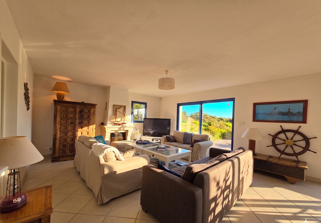 Penmarch, Vaste Maison Traditionnelle (200m²) Avec Piscine & Son beau Jardin de 2470m²