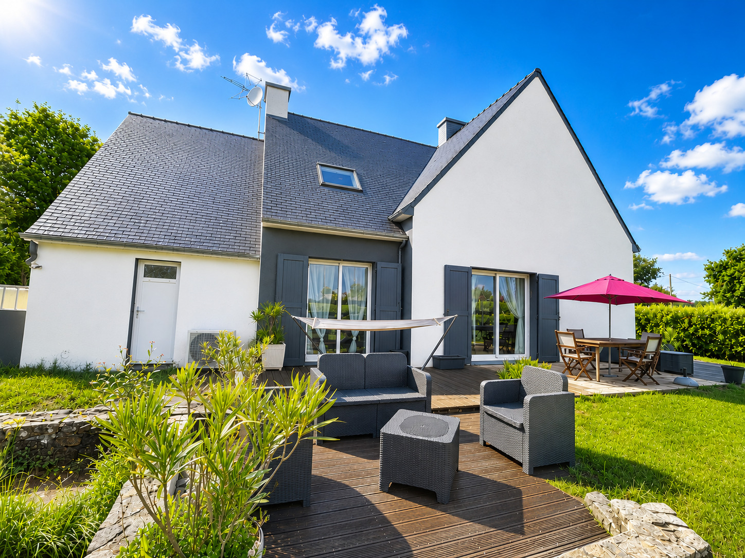 Exclusivité Agence , Quimper ,  La Ville à La Campagne Pour L’Elégante Contemporaine  & Son Vaste Jardin (1400m²)