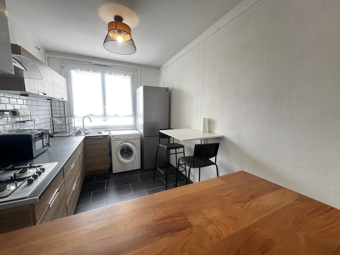 Lorient  – L’Appartement Traversant & Lumineux (57 m²) avec Garage Box, Cave & Parking