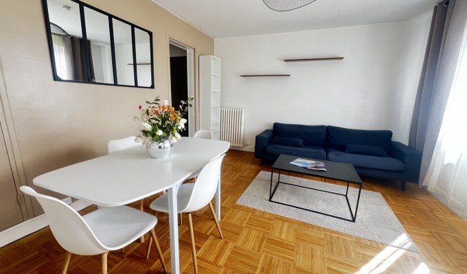 Lorient  – L’Appartement Traversant & Lumineux (57 m²) avec Garage Box, Cave & Parking