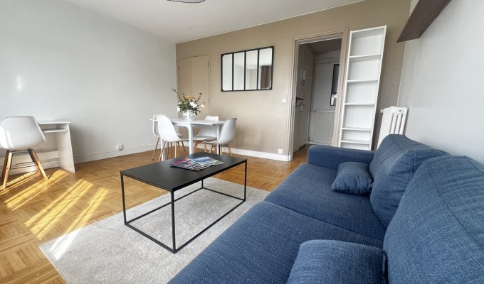 Lorient  – L’Appartement Traversant & Lumineux (57 m²) avec Garage Box, Cave & Parking