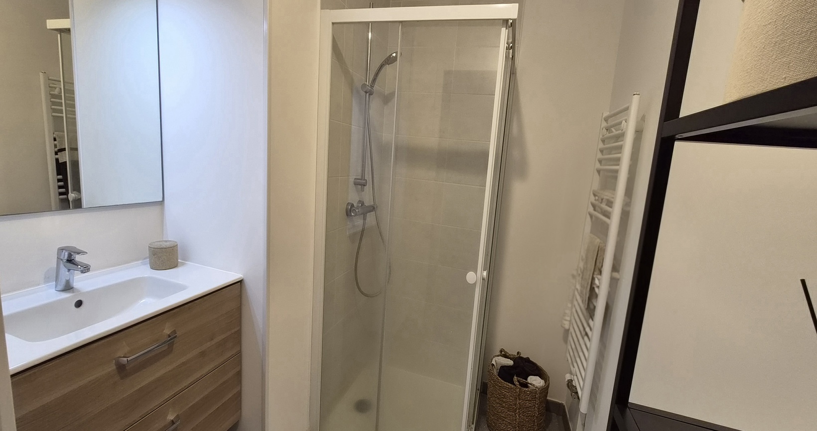Fouesnant – Agréable T2 Avec Terrasse & Jardin & Parking. À Pied du Centre-Bourg