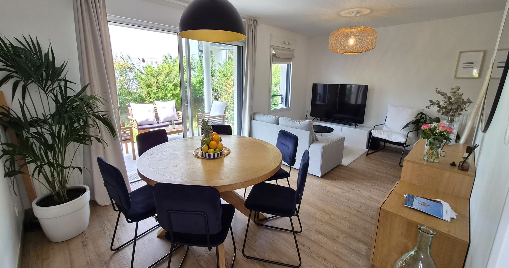 Fouesnant – Agréable T2 Avec Terrasse & Jardin & Parking. À Pied du Centre-Bourg