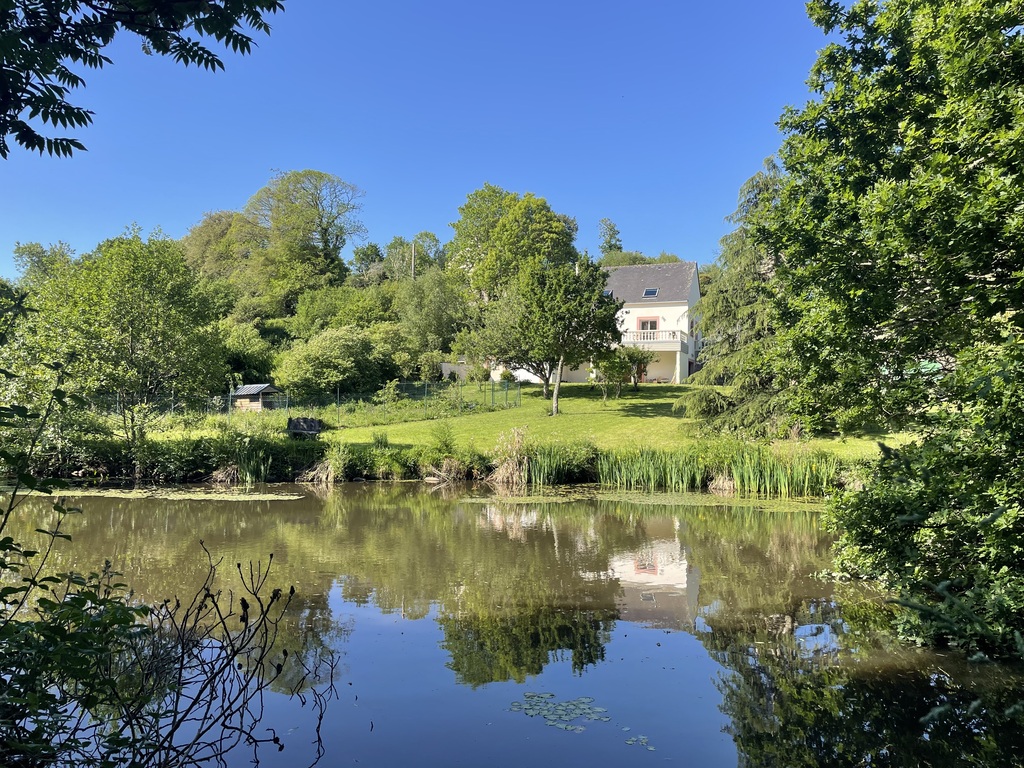 Douarnenez “Le Juch” – Maison Familiale avec Vie de Plain-Pied sur Terrain d’Exception avec Etang