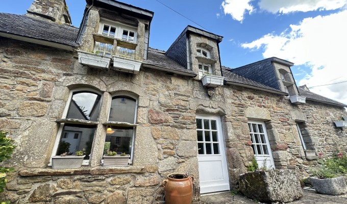 Moëlan-sur-Mer, Charme & Authenticité pour Cette Maison en Pierre Avec accès au Bélon à Pied !