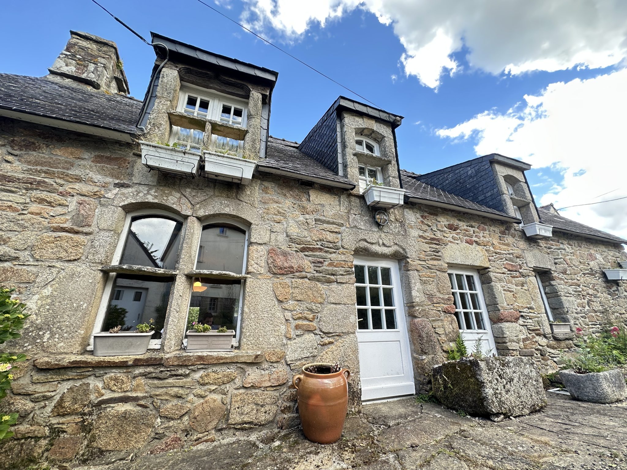Moëlan-sur-Mer, Charme & Authenticité pour Cette Maison en Pierre Avec accès au Bélon à Pied !