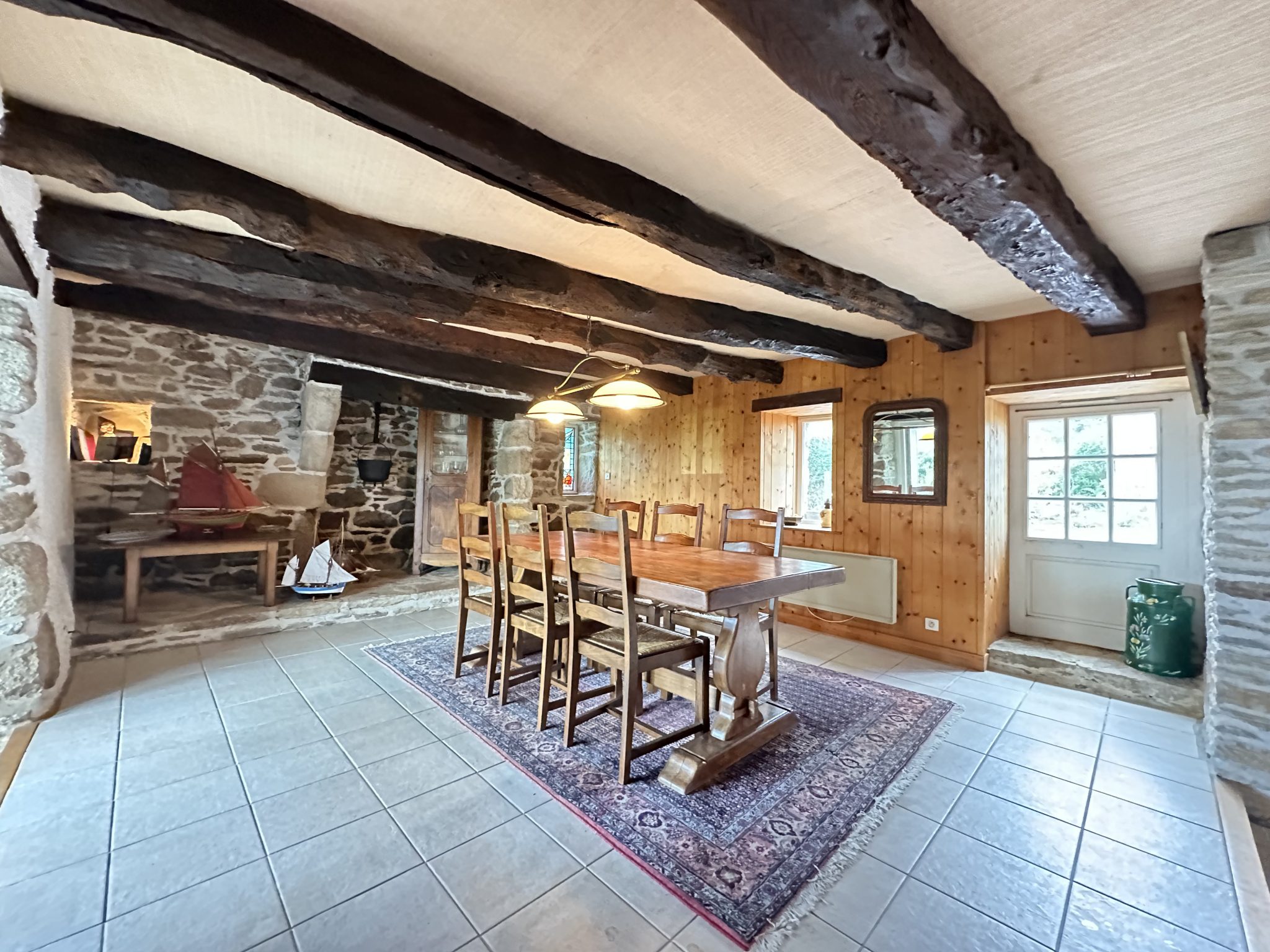 Moëlan-sur-Mer, Charme & Authenticité pour Cette Maison en Pierre Avec accès au Bélon à Pied !