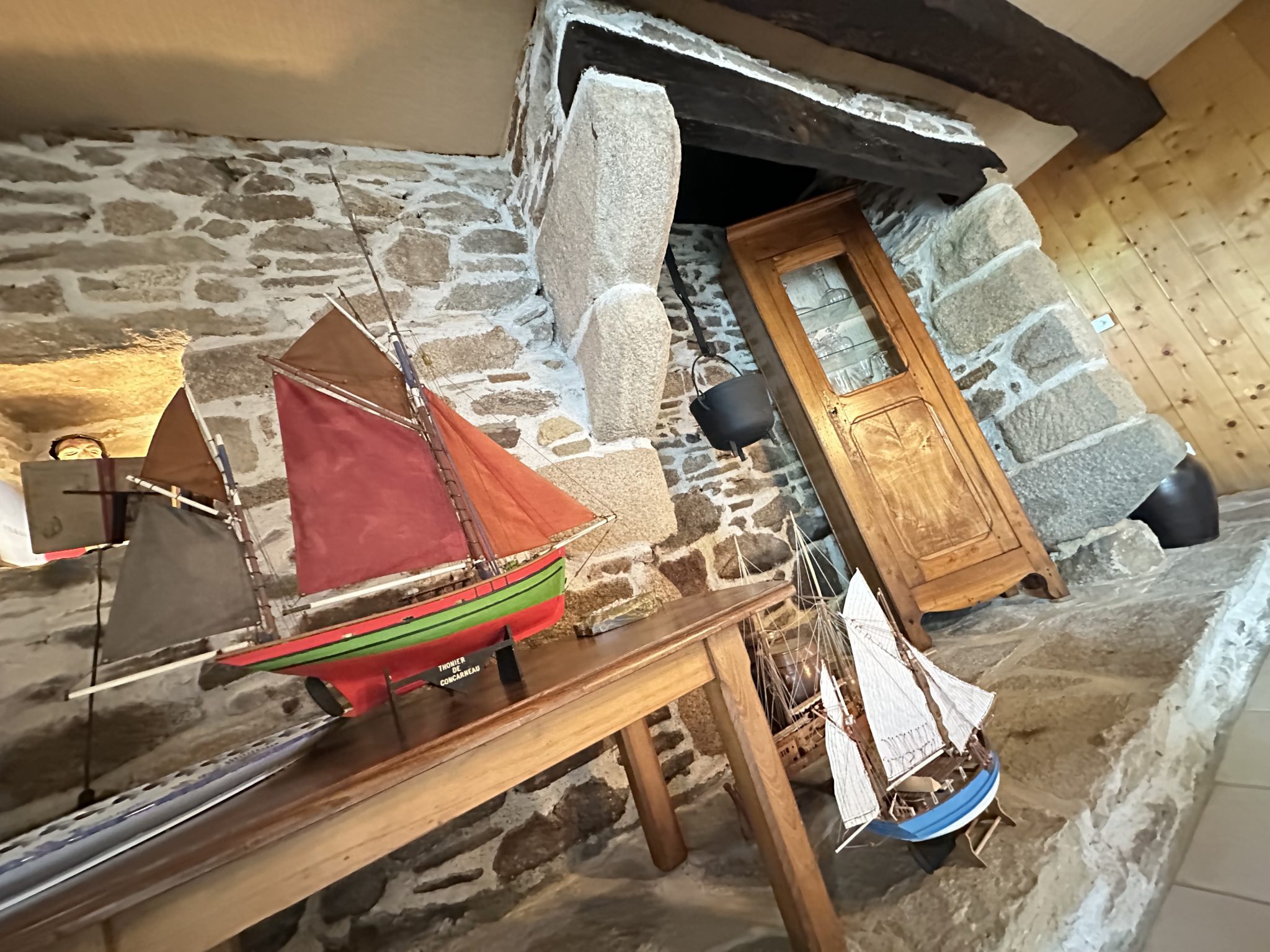 Moëlan-sur-Mer, Charme & Authenticité pour Cette Maison en Pierre Avec accès au Bélon à Pied !