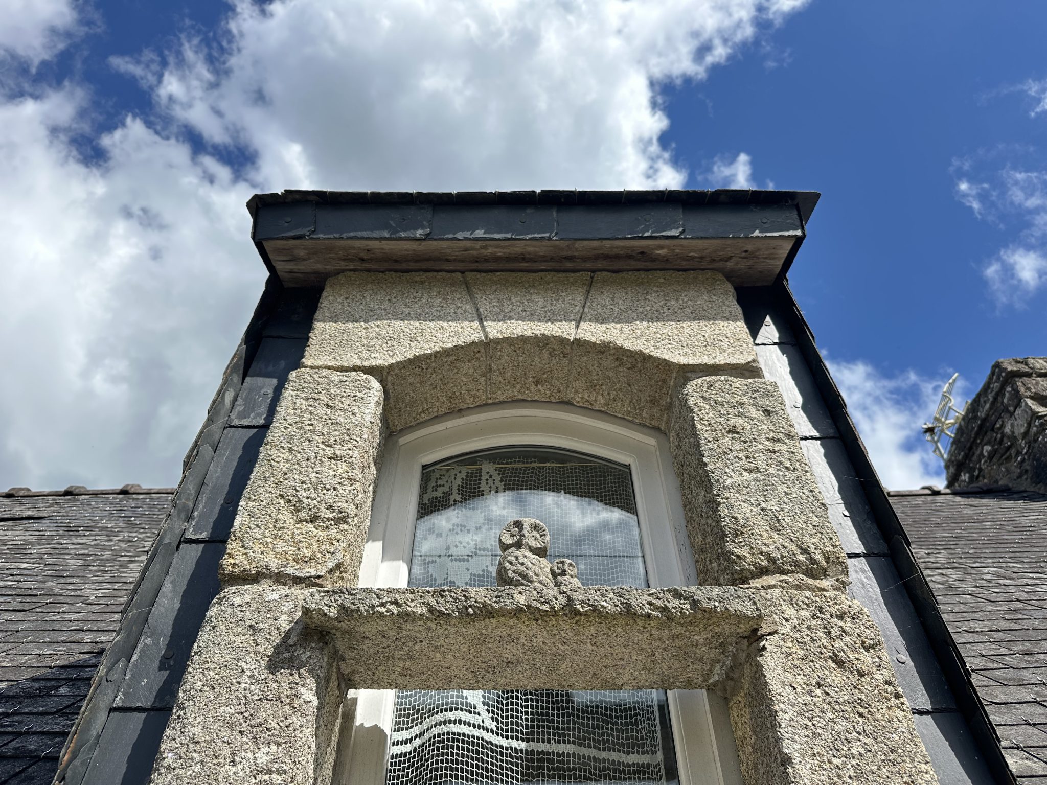 Moëlan-sur-Mer, Charme & Authenticité pour Cette Maison en Pierre Avec accès au Bélon à Pied !