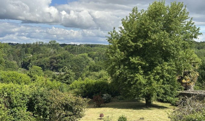 Moëlan-sur-Mer, Charme & Authenticité pour Cette Maison en Pierre Avec accès au Bélon à Pied !