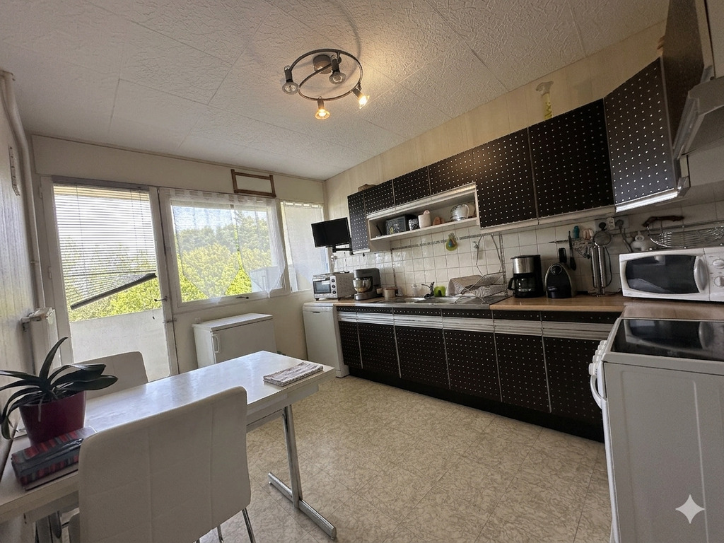 Exclusivité Agence ! Lorient, Proximité des Services Pour Ce Lumineux  T4 Meublé de 78 m2 Avec Stationnement