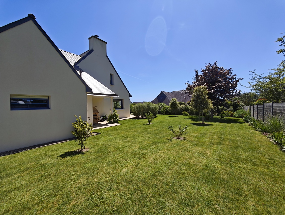 Quimper Sud – Maison Contemporaine aux Prestations Qualitatives & Soignées sur Terrain de 1000 m2.