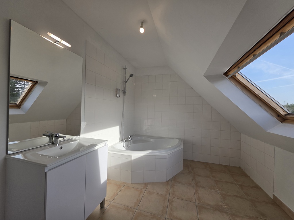 Loctudy, à seulement 5 min de La Plage, Généreuse & Intemporelle Maison Contemporaine Avec Jardin
