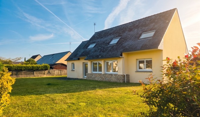 Loctudy, à seulement 5 min de La Plage, Généreuse & Intemporelle Maison Contemporaine Avec Jardin