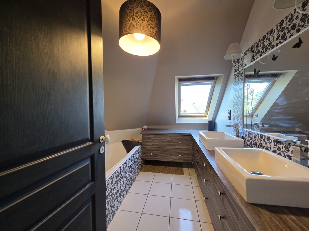 Penmarch, VUE MER de Toutes les Pièces, Maison Contemporaine 4 Chambres Avec Jardin Clos