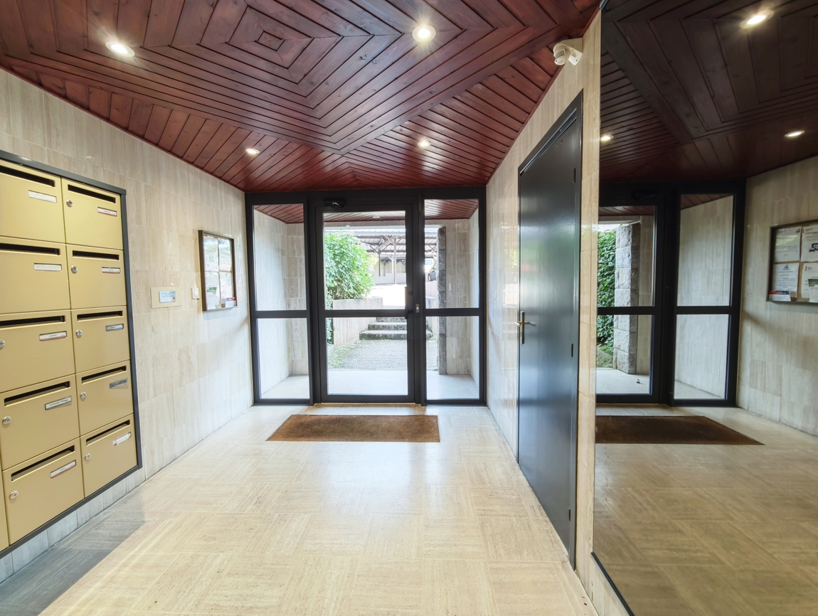 Quimper Proche Centre. Impeccable Appartement T3 (62 m2) dans Résidence Sécurisée avec Parking, Balcons & Ascenseur