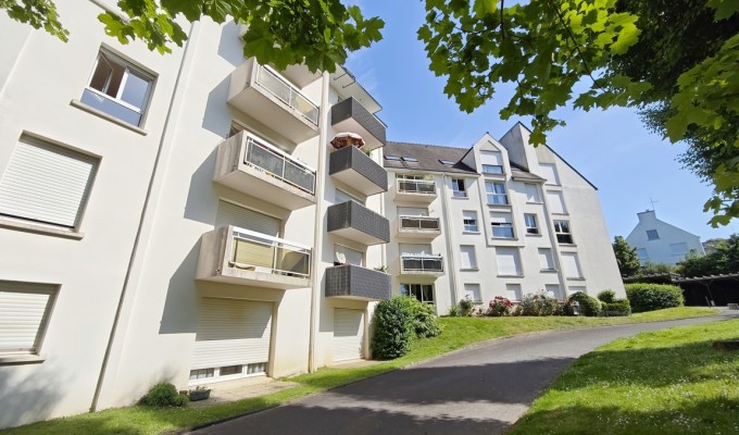 Quimper Proche Centre. Impeccable Appartement T3 (62 m2) dans Résidence Sécurisée avec Parking, Balcons & Ascenseur