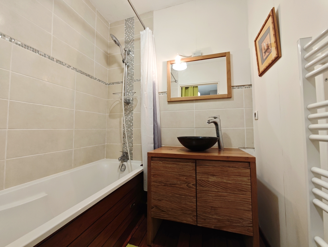 Quimper Proche Centre. Impeccable Appartement T3 (62 m2) dans Résidence Sécurisée avec Parking, Balcons & Ascenseur