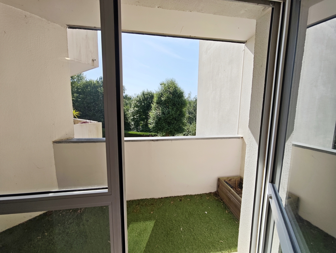 Quimper Proche Centre. Impeccable Appartement T3 (62 m2) dans Résidence Sécurisée avec Parking, Balcons & Ascenseur