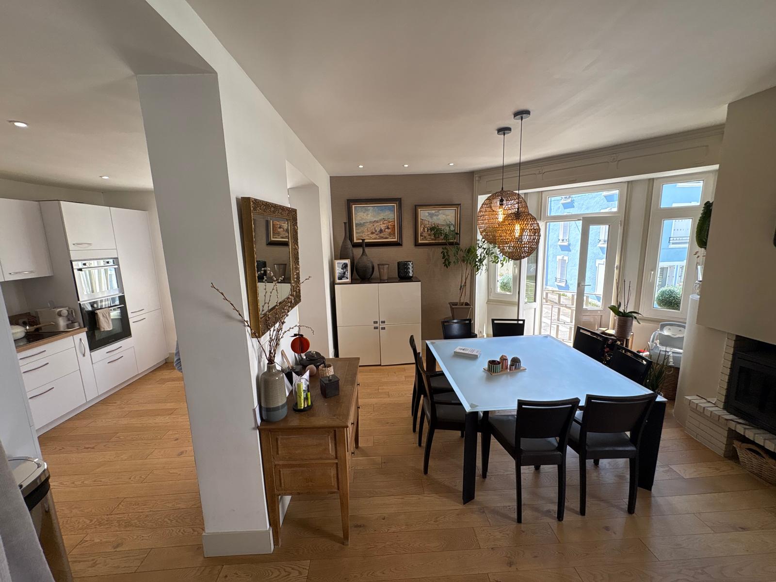 Merville- L’Elégante & Généreuse Maison bourgeoise de 160m² & Son T2 indépendant.
