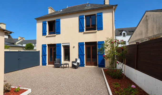 Sainte- Marine . A L’abri Des Regards , L’Authentique “Maison De Style Années 1930” à Quelques Pas du Port .