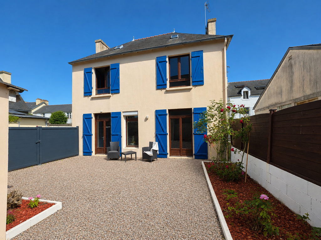 Sainte- Marine . A L’abri Des Regards , L’Authentique “Maison De Style Années 1930” à Quelques Pas du Port .