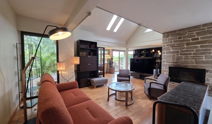 Quimper Sud, Emplacement Exceptionnel pour Cette Propriété avec Son Beau Jardin de 2300 m²