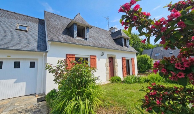 Concarneau, L’intemporelle & Fonctionnelle Néo-bretonne de 100m² A Proximité des Commerces Sur Terrain Clos
