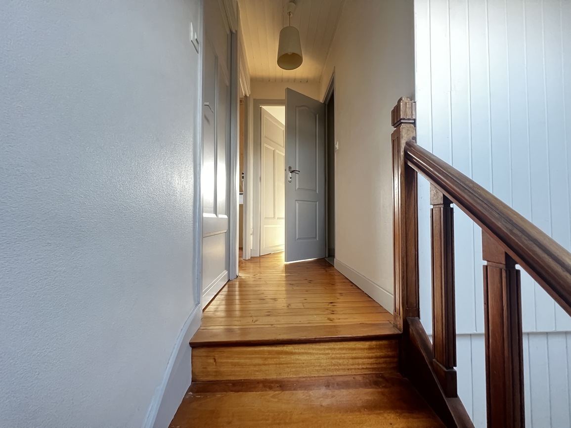 Lorient, Quartier Carnel – Le Charme Affirmé d’une Année 30 de 124m2 et son Jardin Cosy