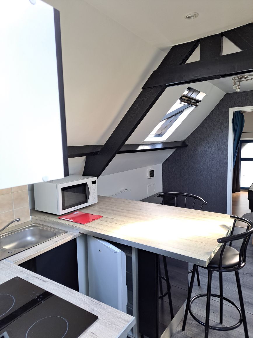 Quimper Centre Quartier des Arts & Culture. Rentabilité Immédiate Pour Immeuble Rénové de Rapport ( 4 Appartements + 1 local)