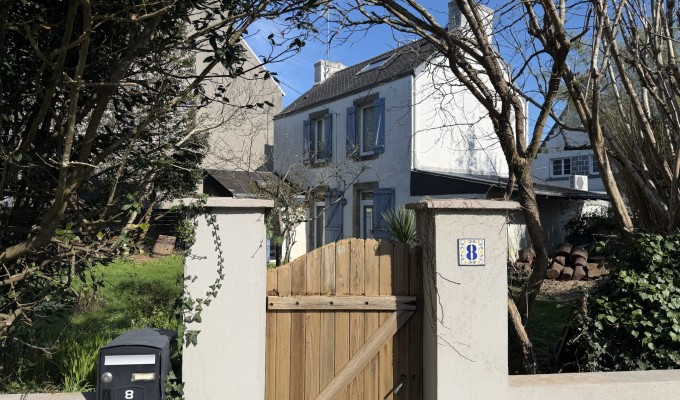 Exclusivité Agence. Quimper Sud Coquette Maison sur les hauteurs de la Ville avec Jardin