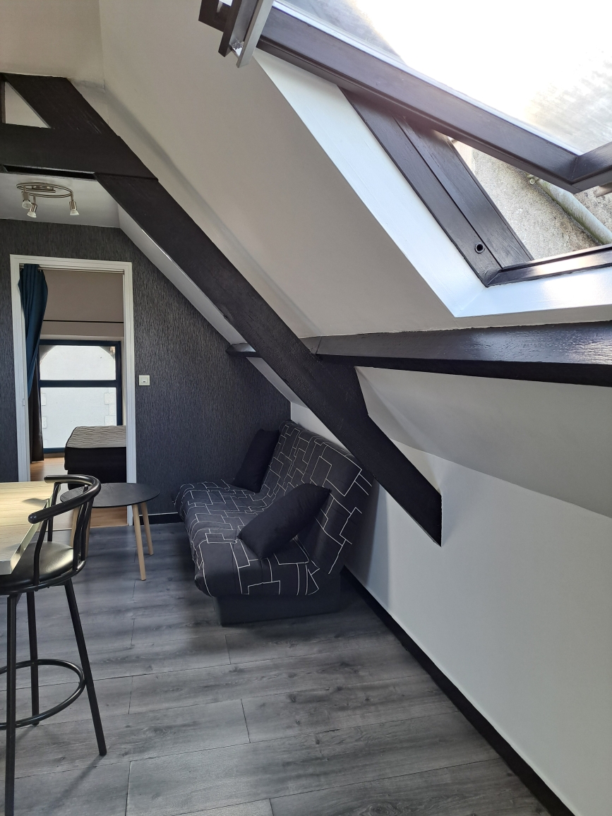 Quimper Centre Quartier des Arts & Culture. Rentabilité Immédiate Pour Immeuble Rénové de Rapport ( 4 Appartements + 1 local)