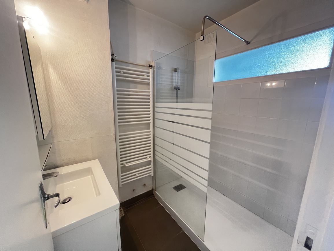 Lorient  – L’Appartement Traversant & Lumineux (57 m²) avec Garage Box, Cave & Parking