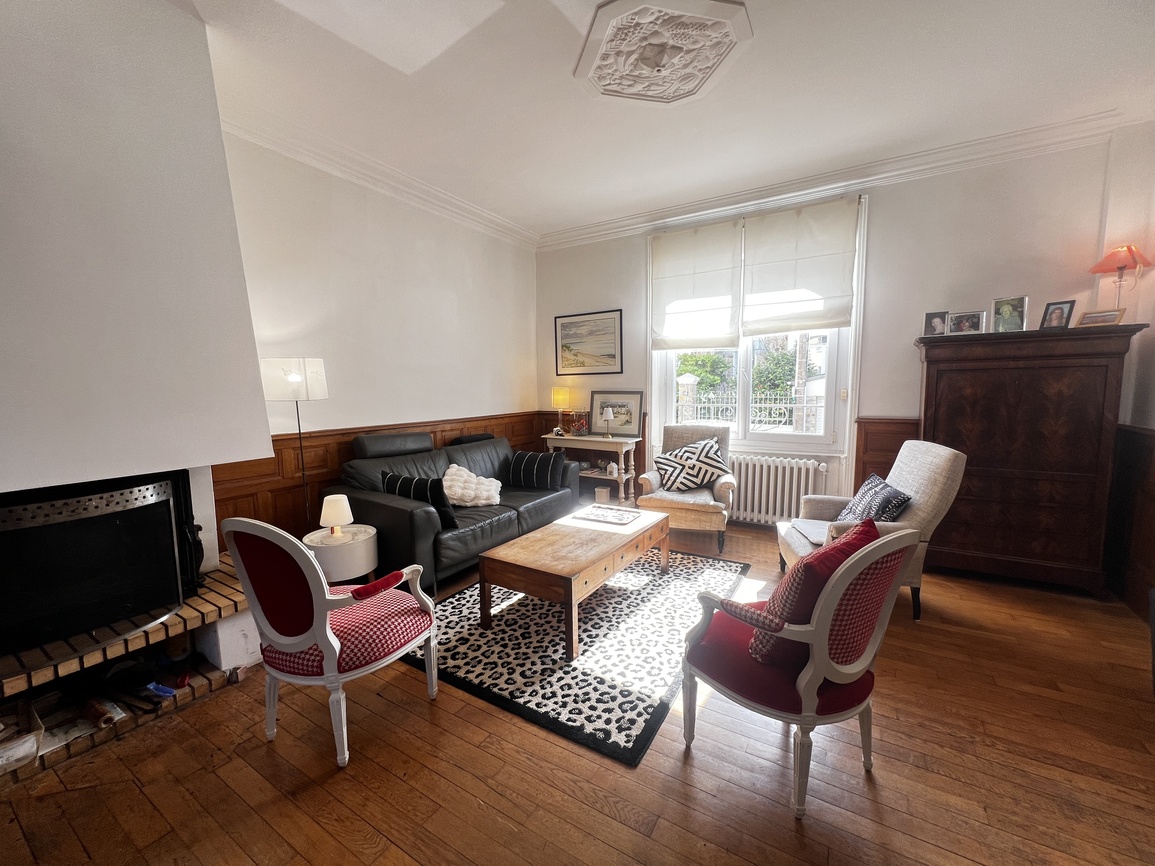 Lorient, Quartier Carnel – Le Charme Affirmé d’une Année 30 de 124m2 et son Jardin Cosy