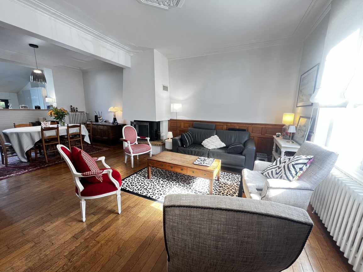 Lorient, Quartier Carnel – Le Charme Affirmé d’une Année 30 de 124m2 et son Jardin Cosy