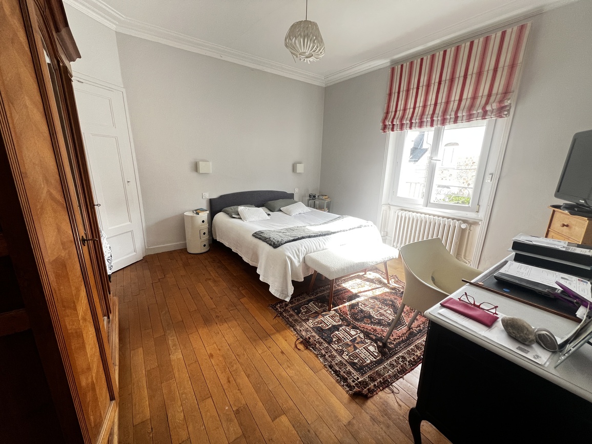 Lorient, Quartier Carnel – Le Charme Affirmé d’une Année 30 de 124m2 et son Jardin Cosy