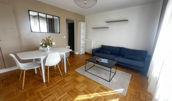 Lorient  – L’Appartement Traversant & Lumineux (57 m²) avec Garage Box, Cave & Parking