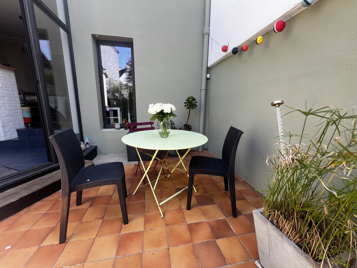 Lorient, Quartier Carnel – Le Charme Affirmé d’une Année 30 de 124m2 et son Jardin Cosy