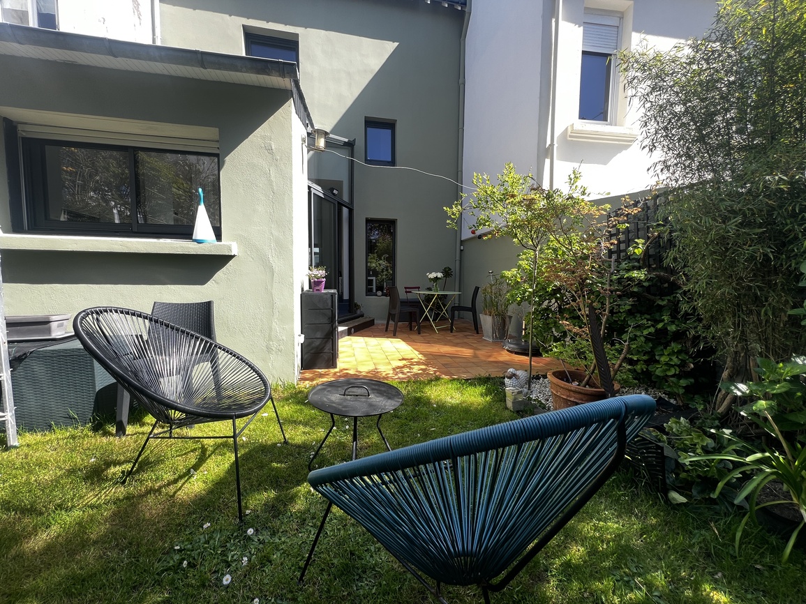Lorient, Quartier Carnel – Le Charme Affirmé d’une Année 30 de 124m2 et son Jardin Cosy